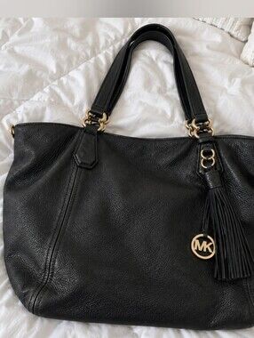MICHAEL KORS Black Pebbled Leather Shoulder Bag. Prestine Condition.
